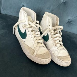 HIGH TOP NIKE BLAZERS